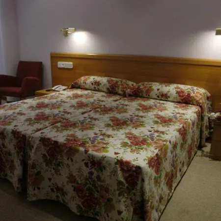 Chateau La Roca 3* Sancibrián