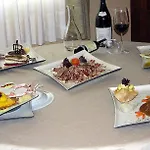 Отель Chateau La Roca
