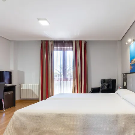 호텔 Chateau La Roca 3*