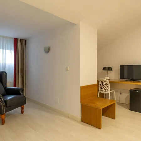 Chateau La Roca 3* Sancibrián