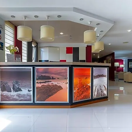 Chateau La Roca Hotel 3*