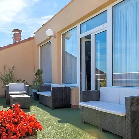 Chateau La Roca 3*