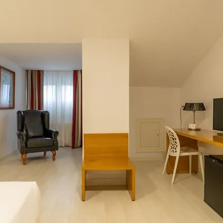 Chateau La Roca Отель 3*