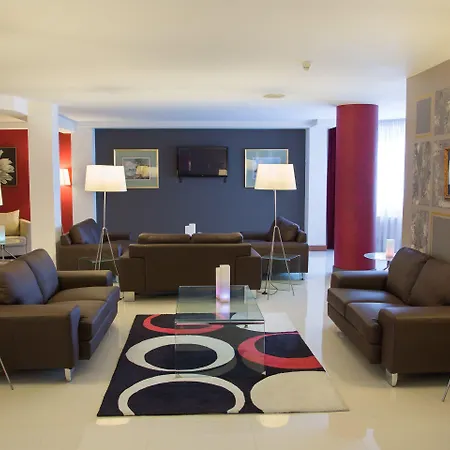 Отель Chateau La Roca 3*