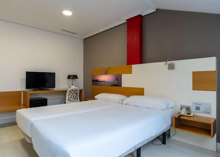 Отель Chateau La Roca