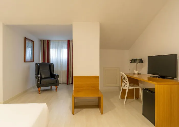 Chateau La Roca Отель 3*